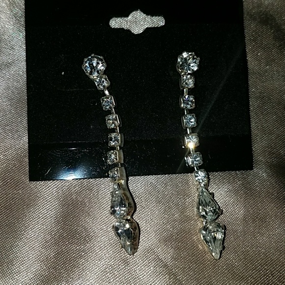 Earrings - Picture 3 of 6